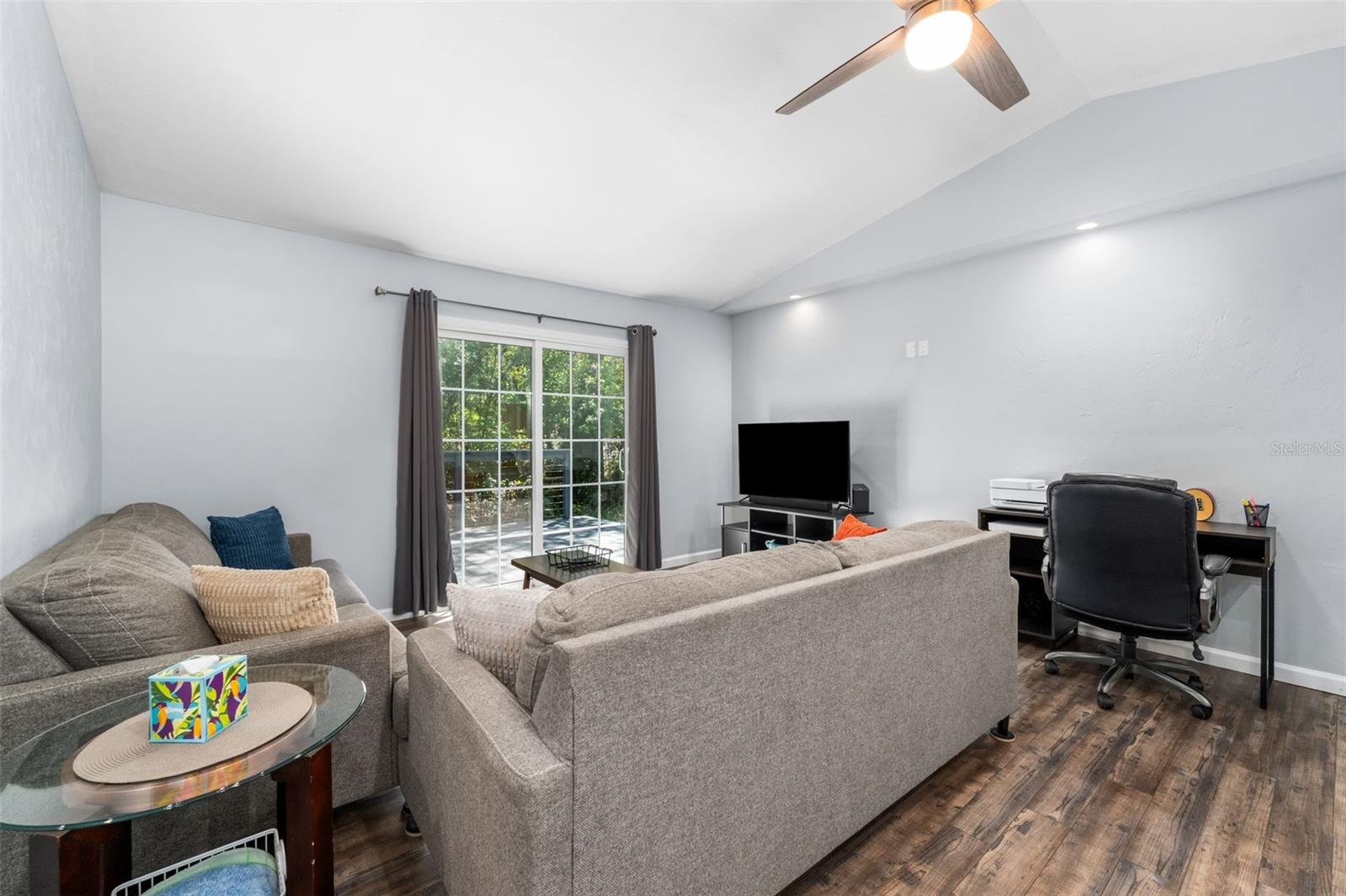 Image 7 of 34 For 2256 University Avenue