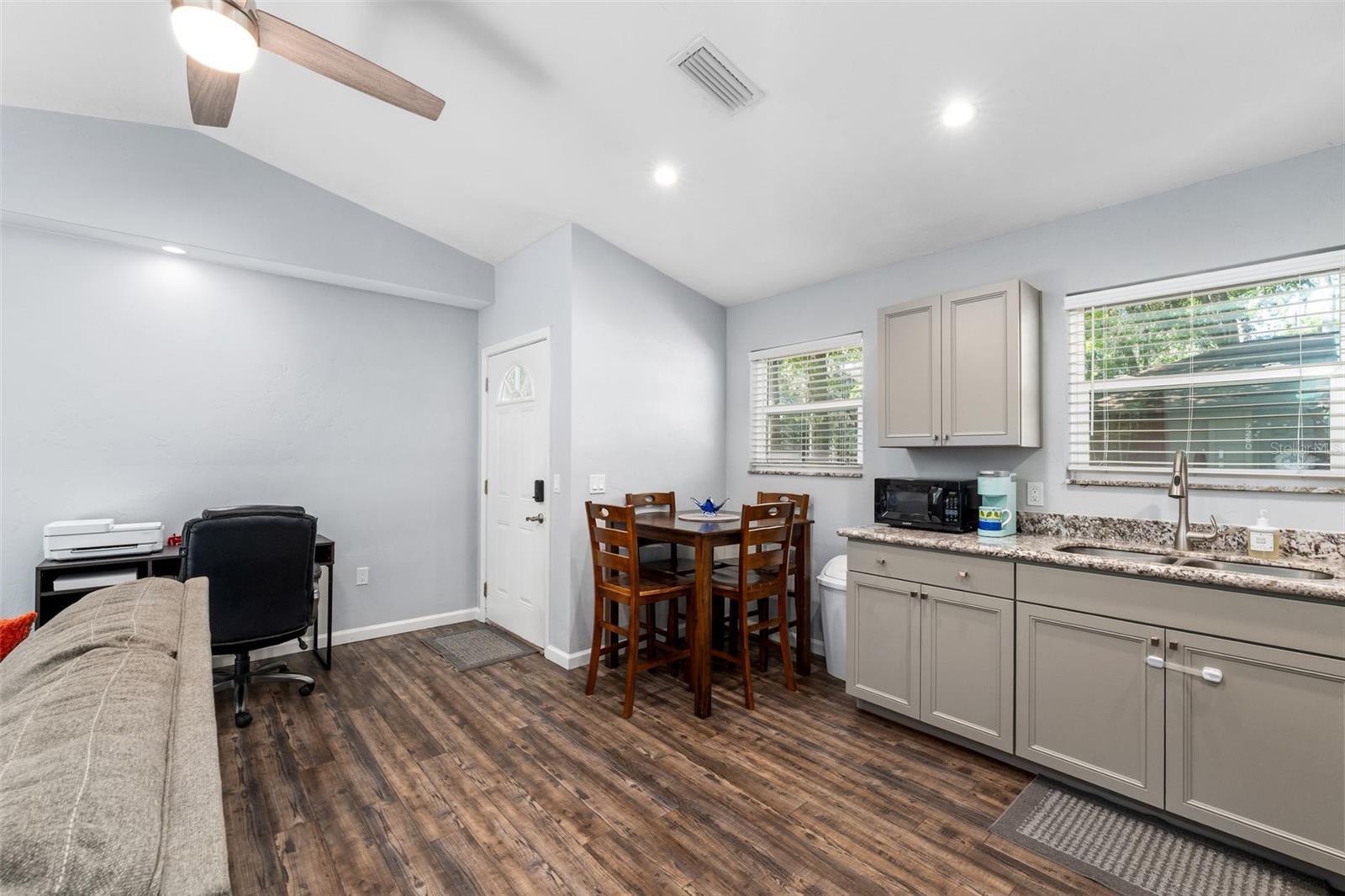 Image 8 of 34 For 2256 University Avenue