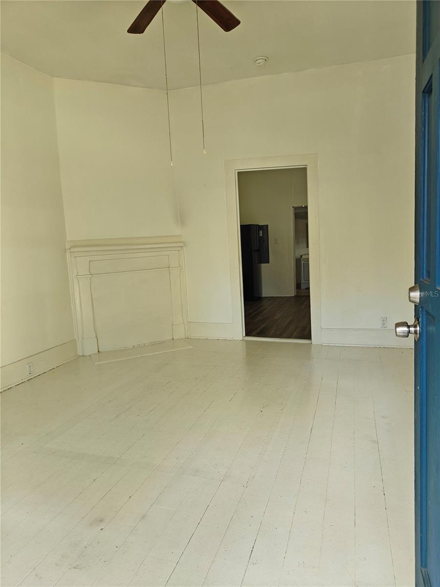 Image 3 of 8 For 722 2nd Street C