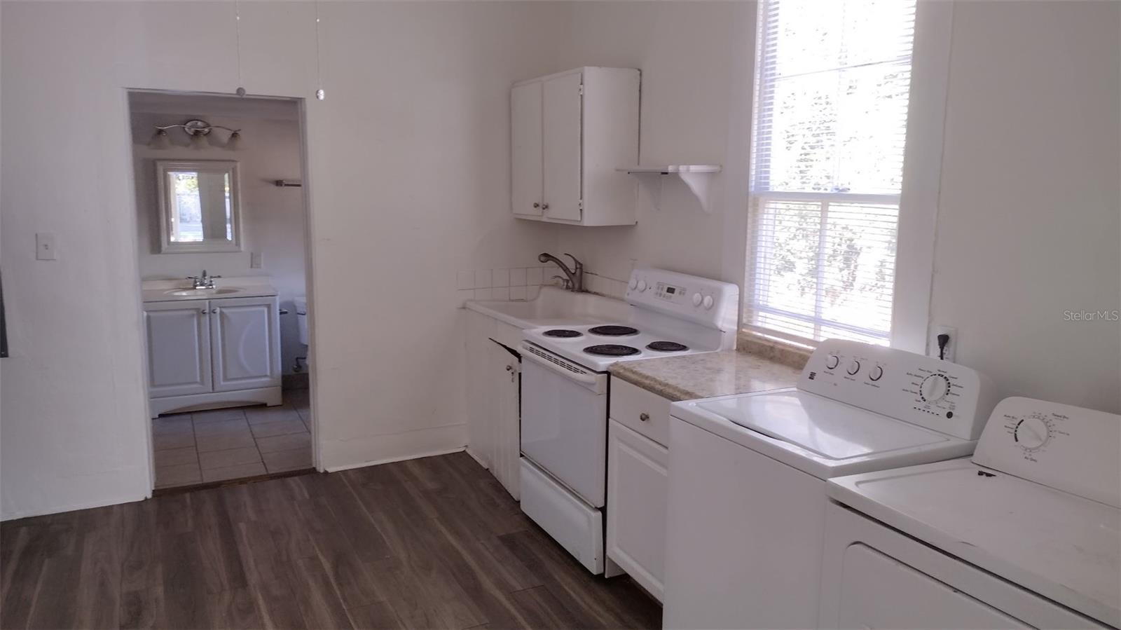 Image 4 of 8 For 722 2nd Street C