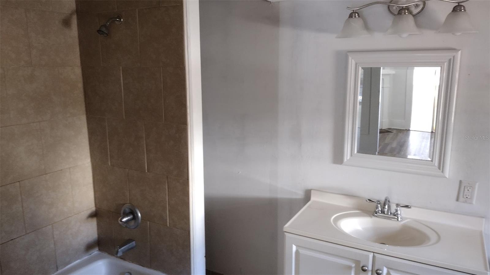 Image 6 of 8 For 722 2nd Street C