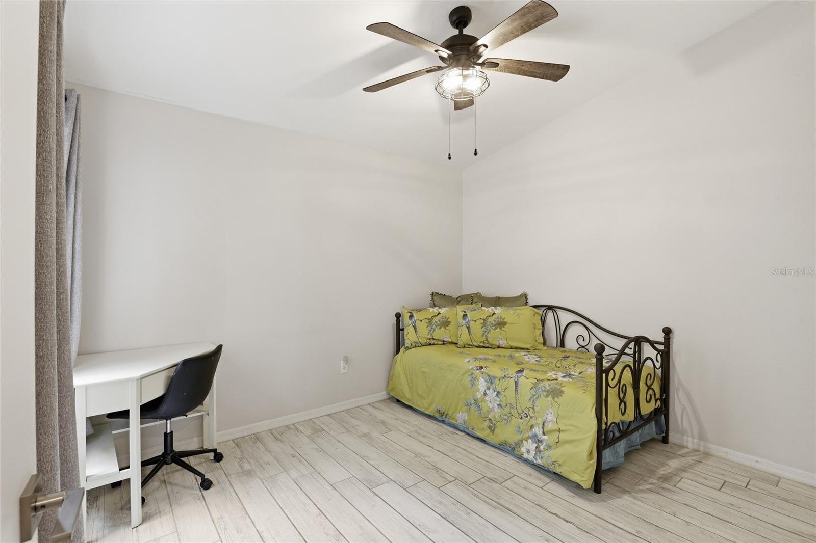 Image 22 of 33 For 826 125th Drive
