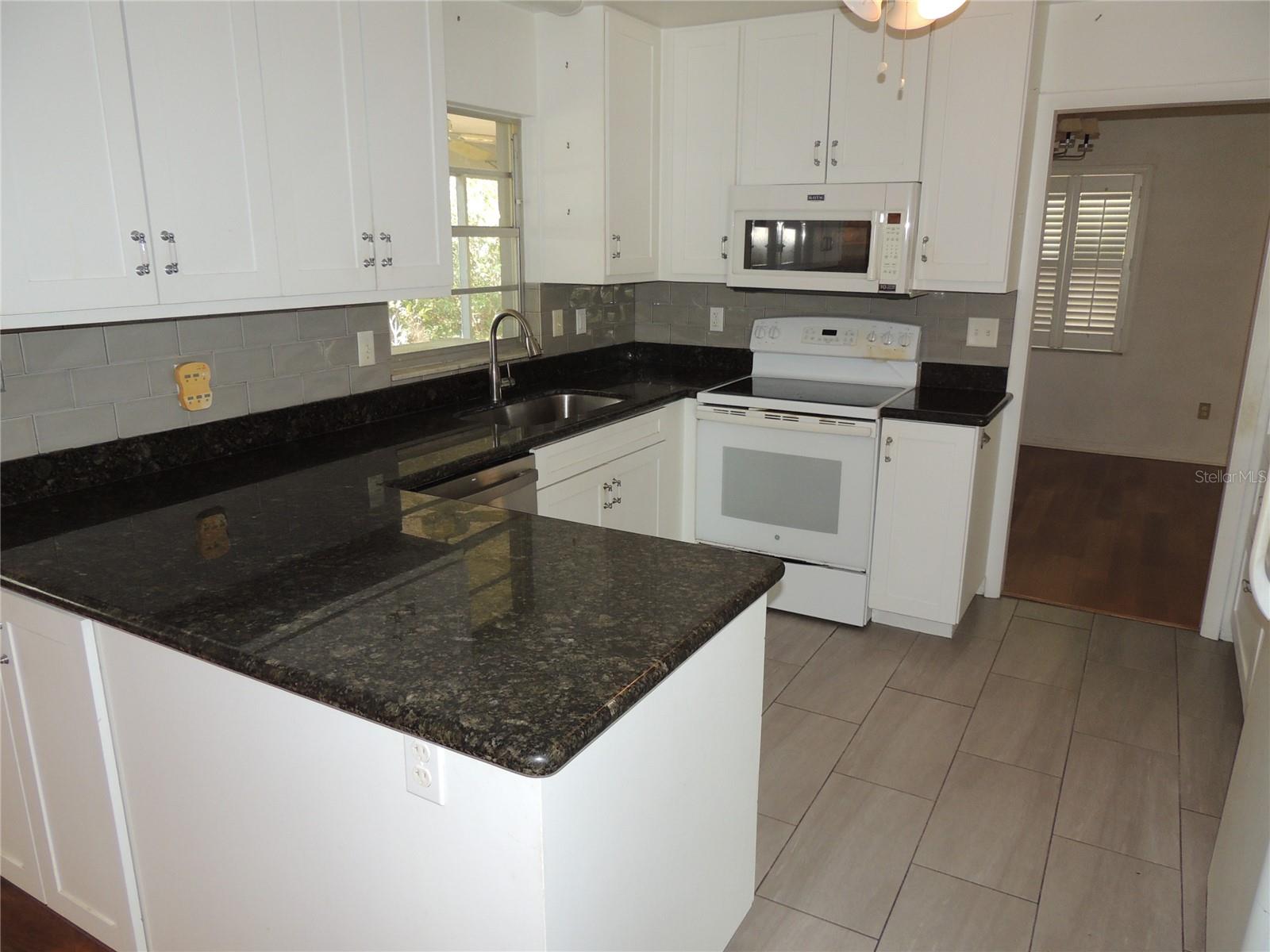 Image 5 of 25 For 2920 54th Avenue