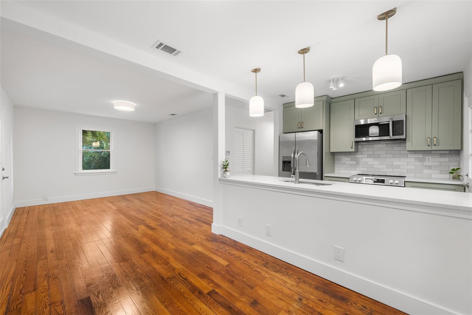 Image 5 of 15 For 1010 7th Place