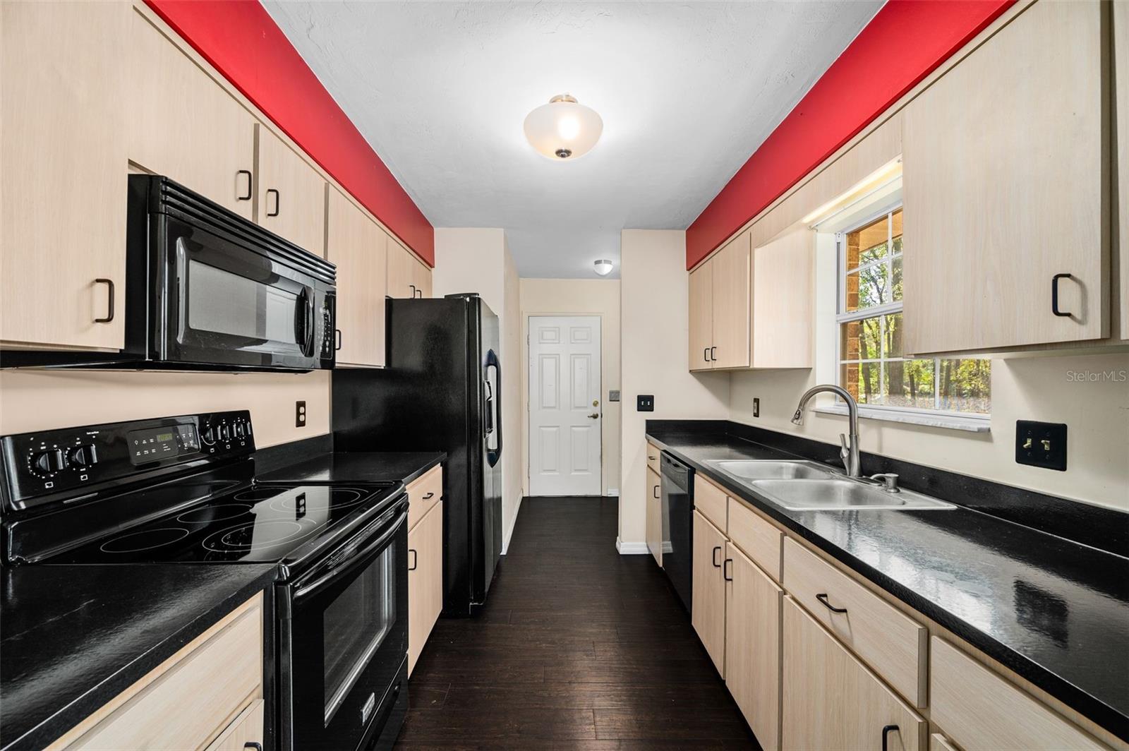 Image 11 of 40 For 16319 120th Place