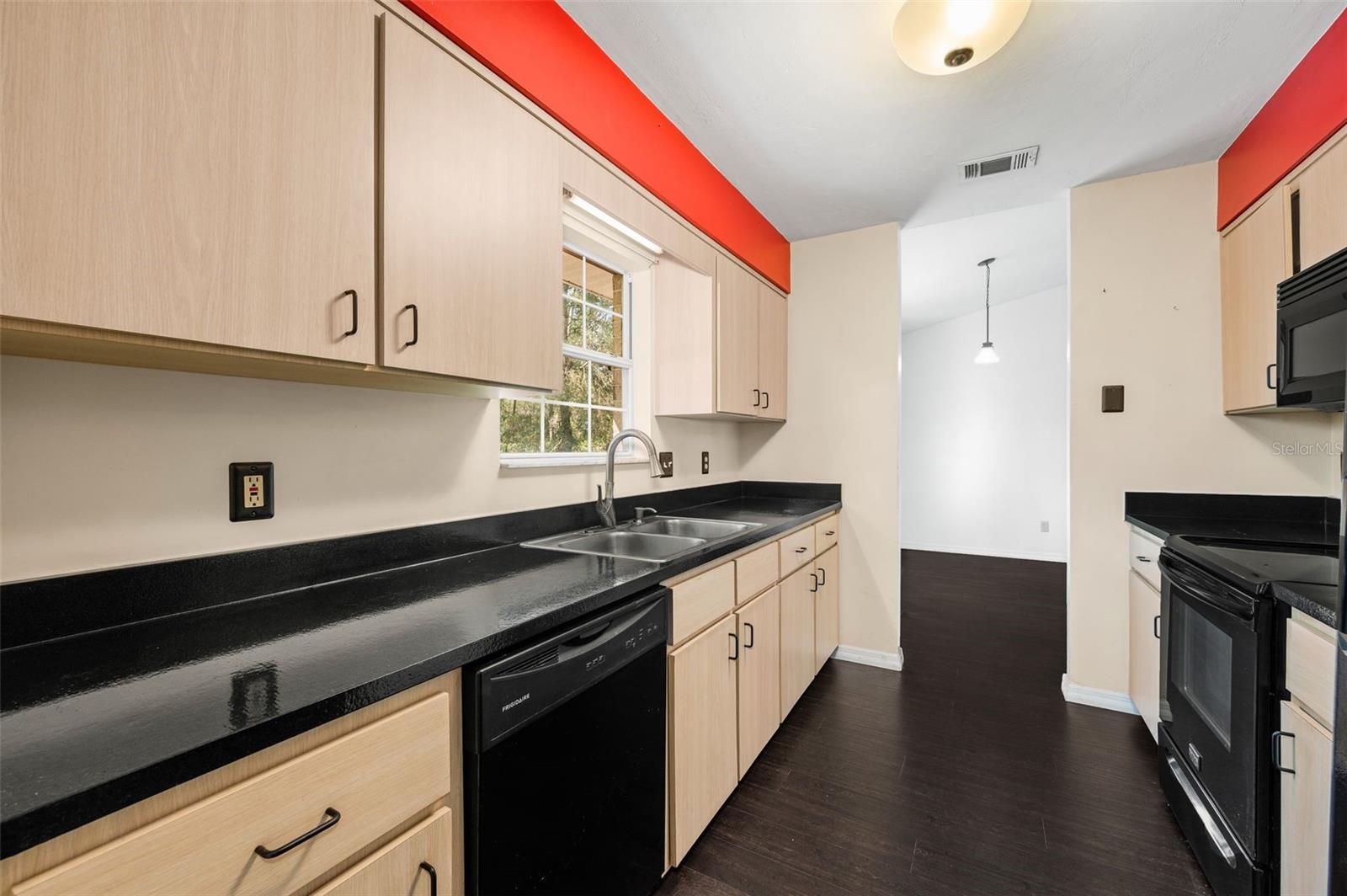 Image 15 of 40 For 16319 120th Place