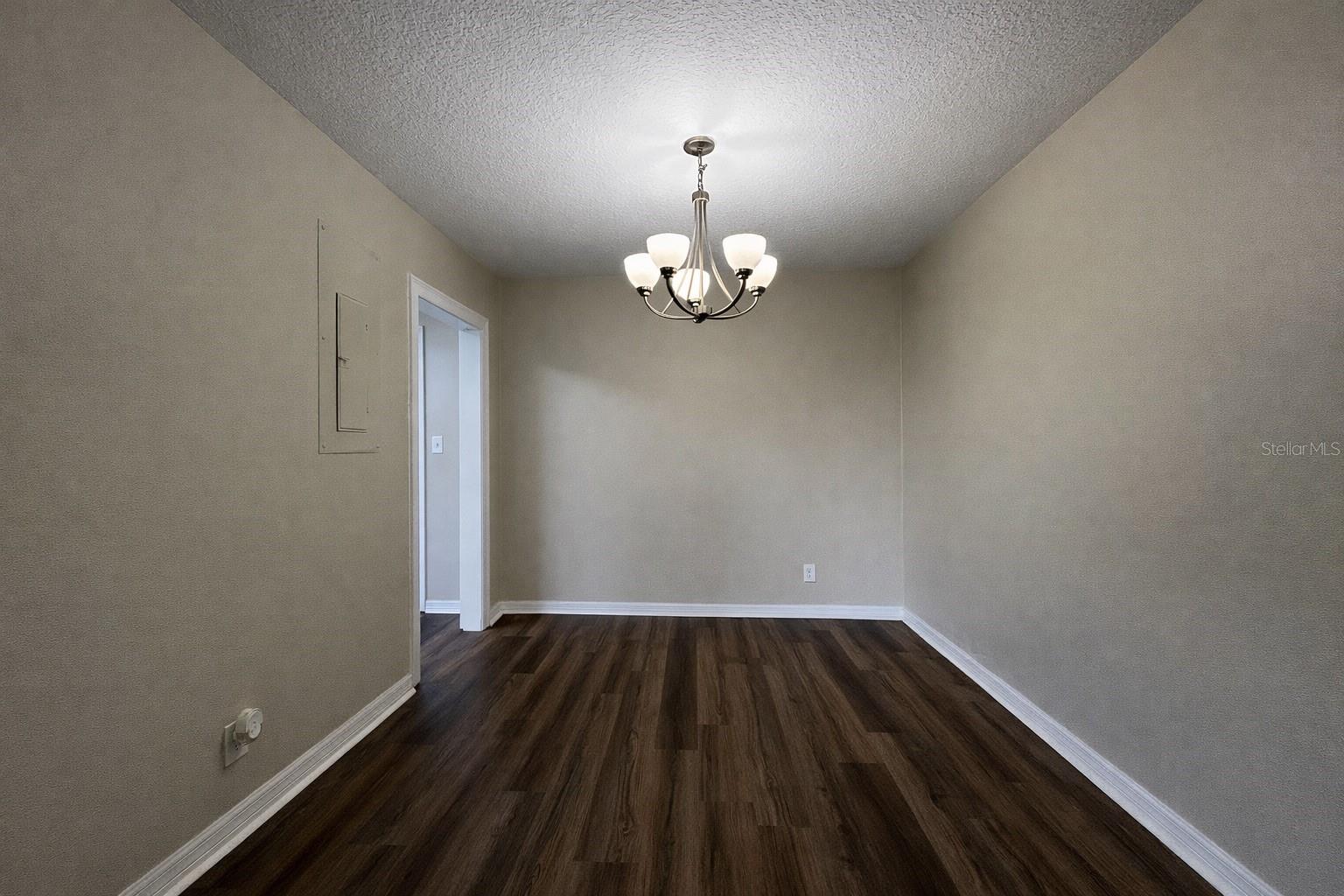 Image 16 of 33 For 509 Murray Drive