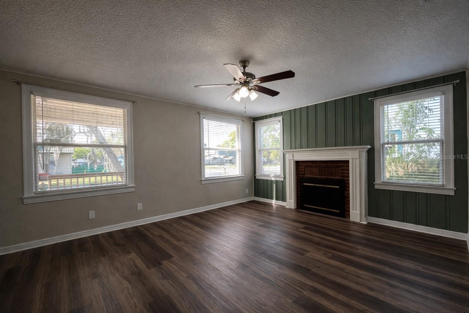 Image 9 of 33 For 509 Murray Drive