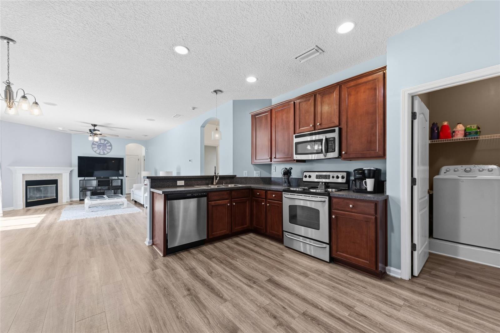 Image 10 of 38 For 45095 Dutton Way