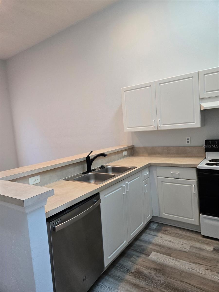 Image 13 of 48 For 13200 Newberry Road Z145