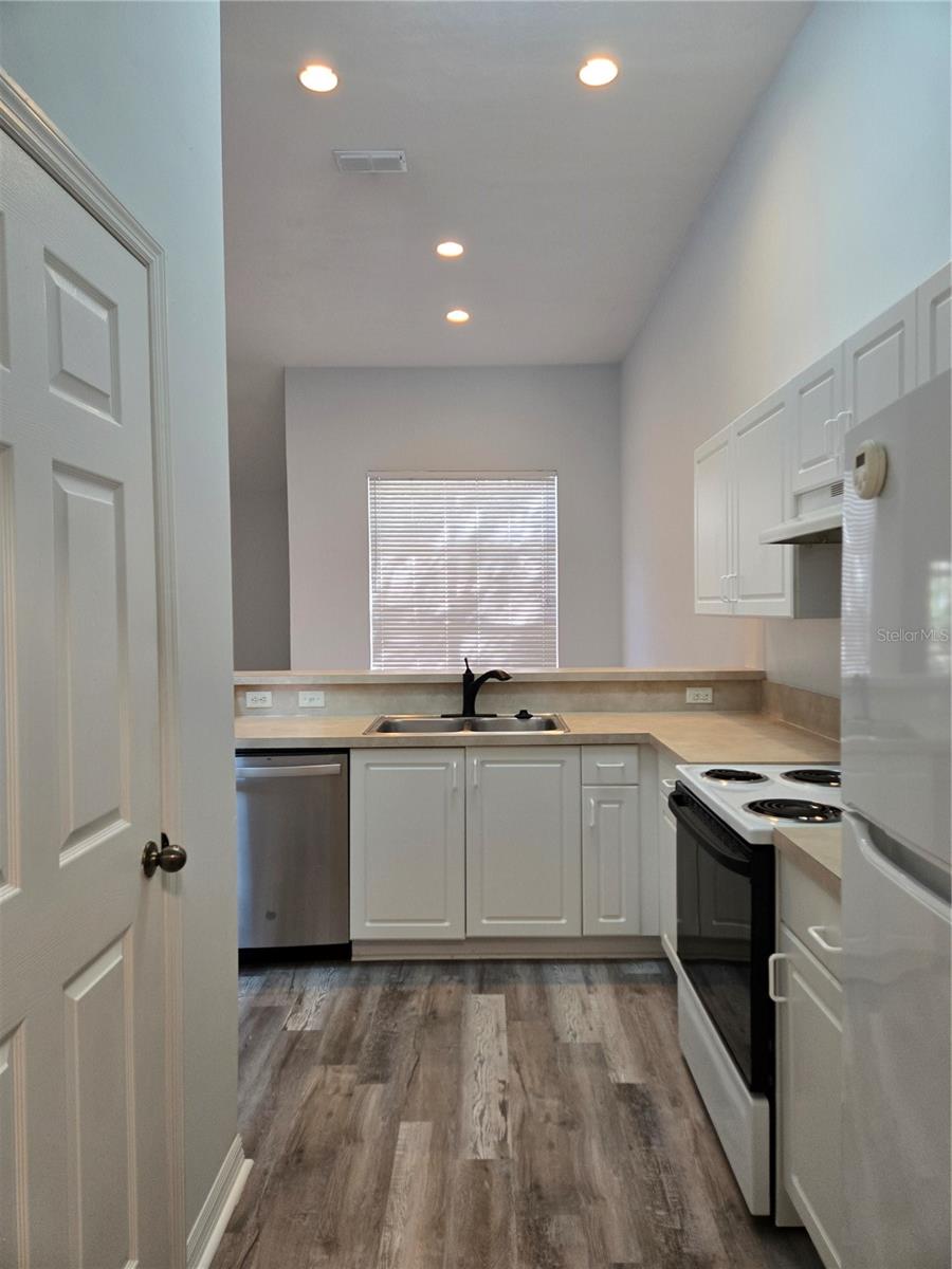 Image 15 of 48 For 13200 Newberry Road Z145