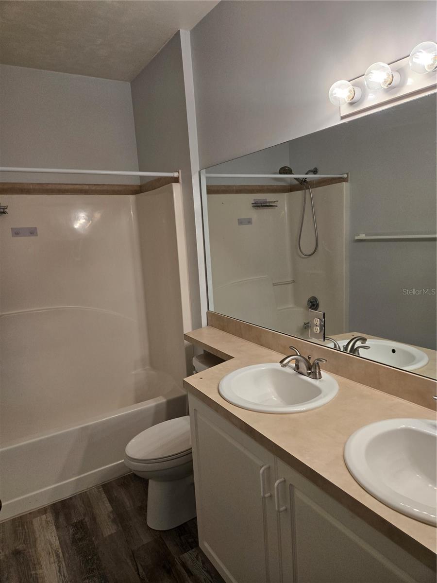 Image 33 of 48 For 13200 Newberry Road Z145