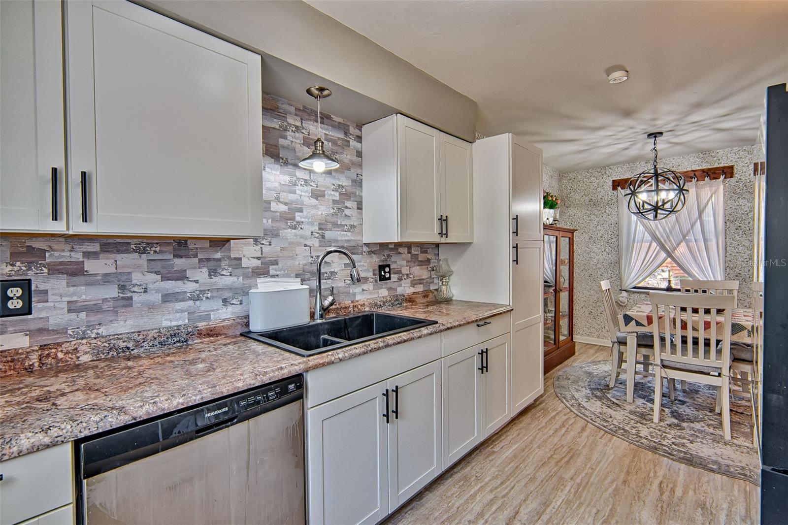 Image 9 of 26 For 22434 176th Avenue