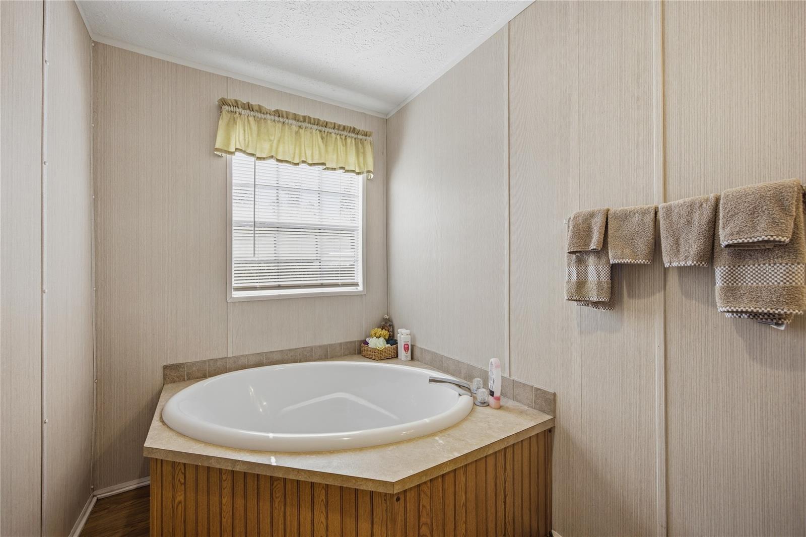 Image 23 of 39 For 16564 85th Terrace