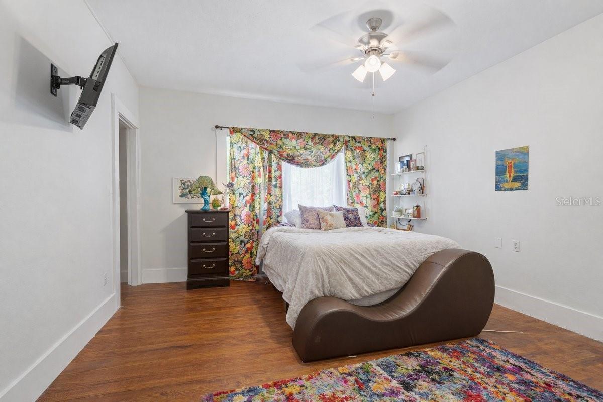 Image 20 of 41 For 18708 242nd Street