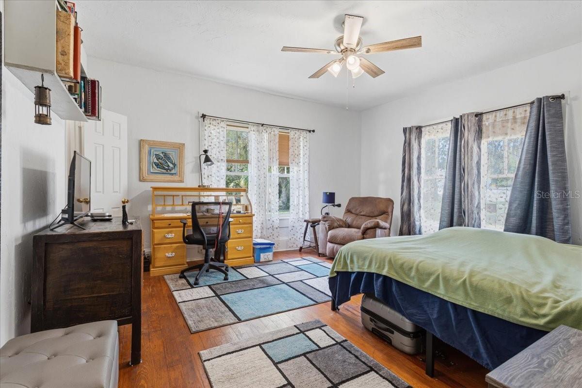 Image 23 of 41 For 18708 242nd Street