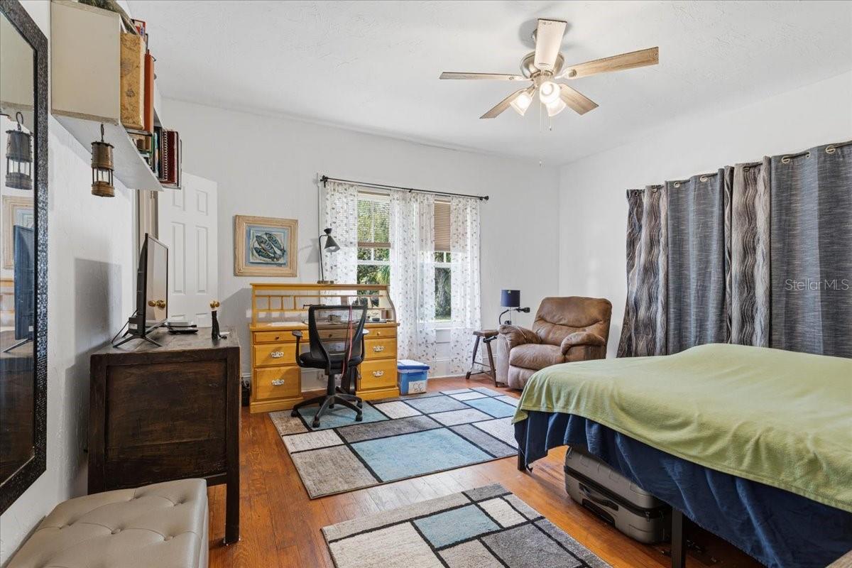 Image 24 of 41 For 18708 242nd Street