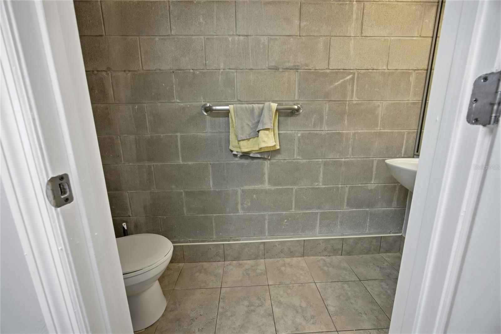 Image 18 of 35 For 2515 35th Place 117