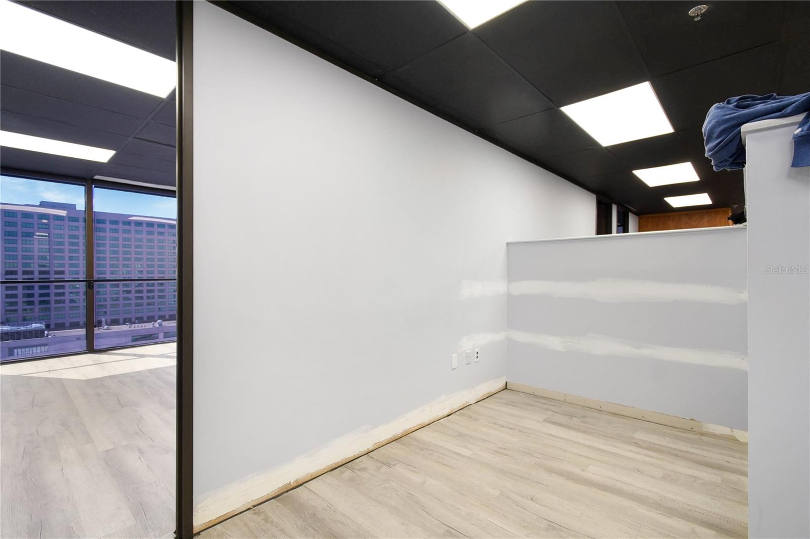 Image 10 of 13 For 233 Bay Street 1101