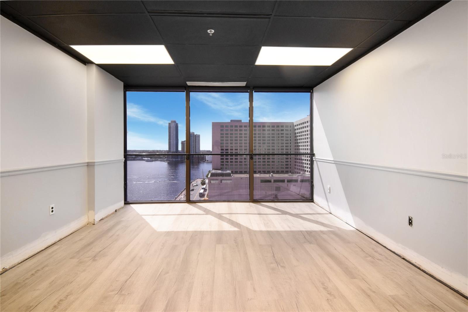 Image 3 of 13 For 233 Bay Street 1101