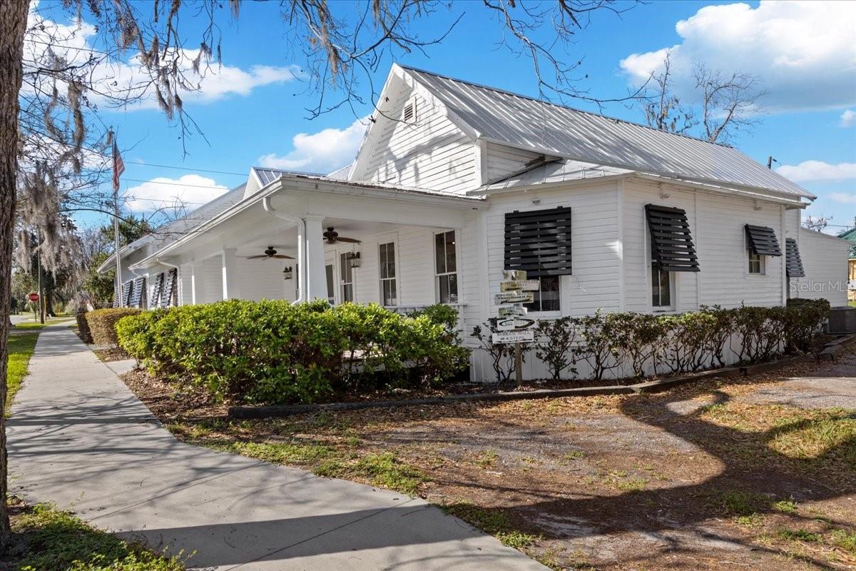 Listing photo id 9 for 115 1st Street