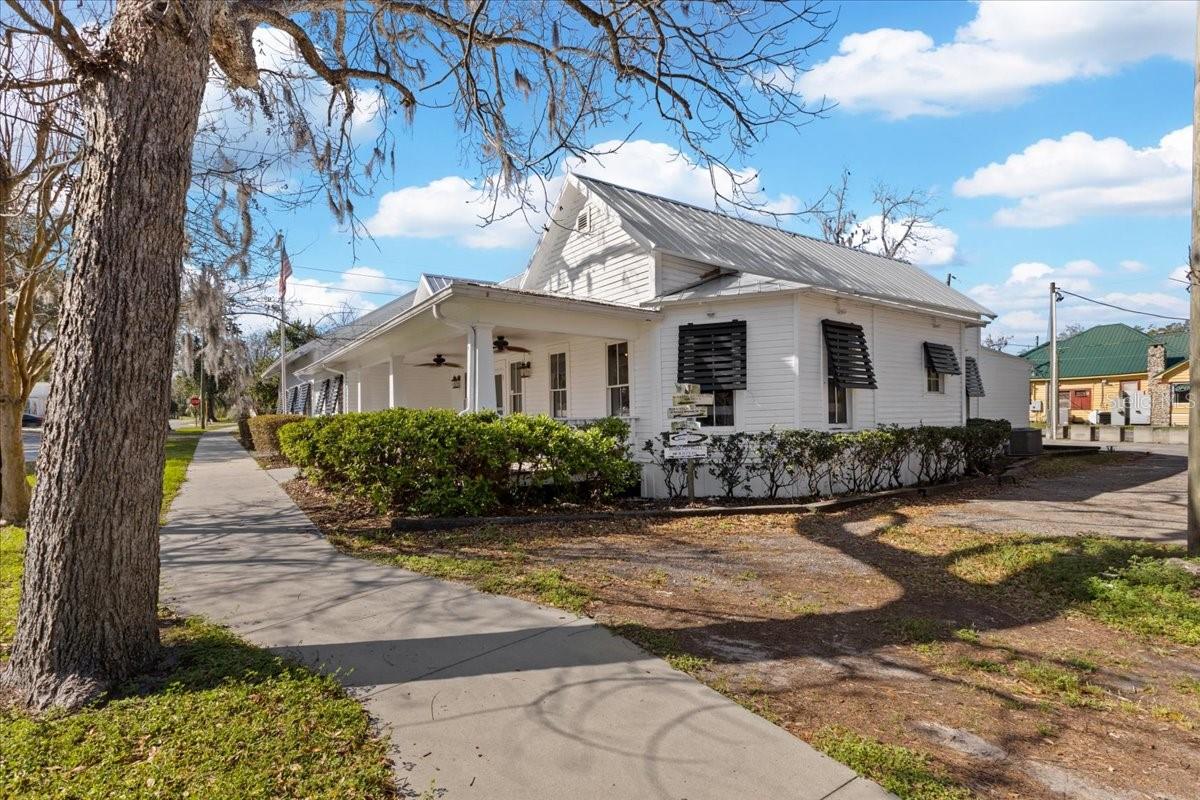 Listing photo id 12 for 115 1st Street