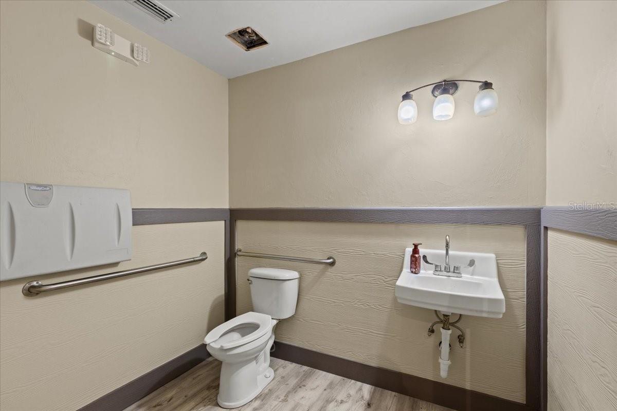 Listing photo id 21 for 115 1st Street