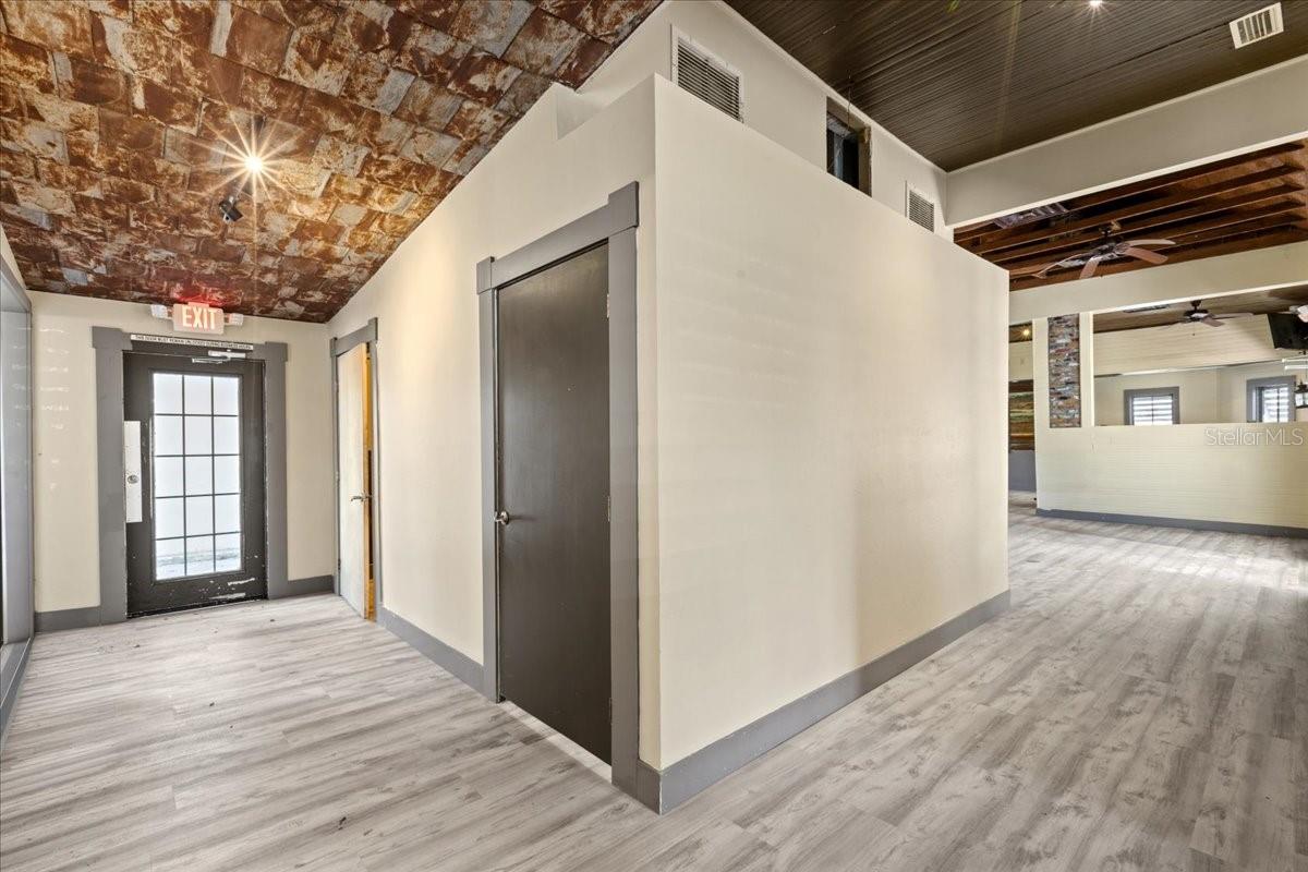 Listing photo id 24 for 115 1st Street