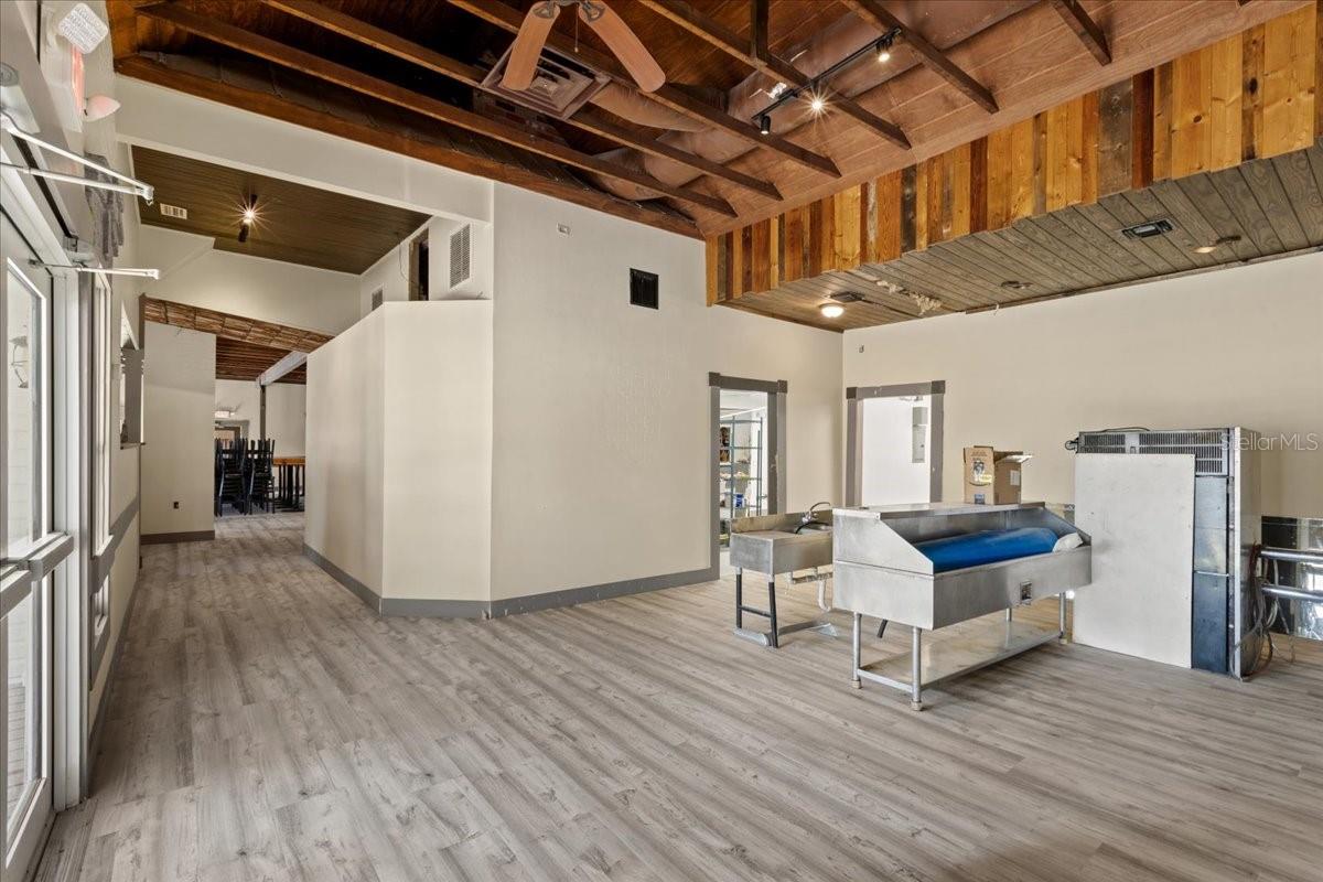 Listing photo id 26 for 115 1st Street