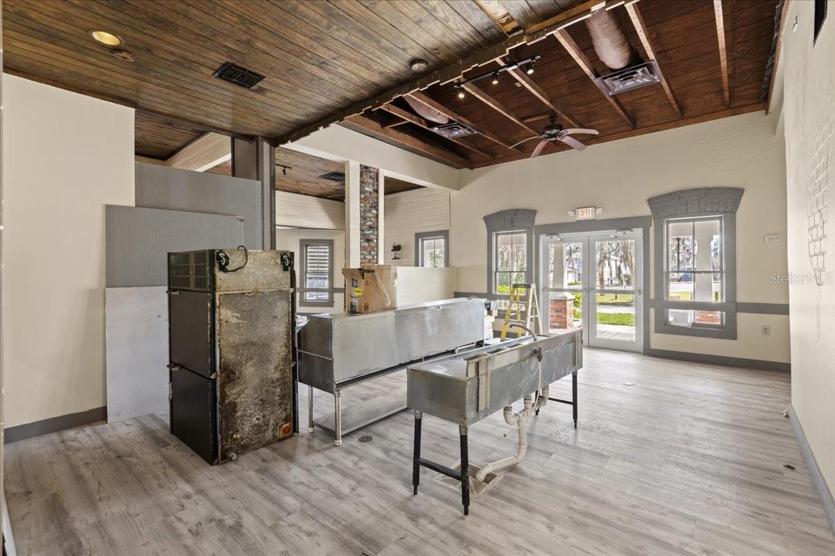 Listing photo id 27 for 115 1st Street