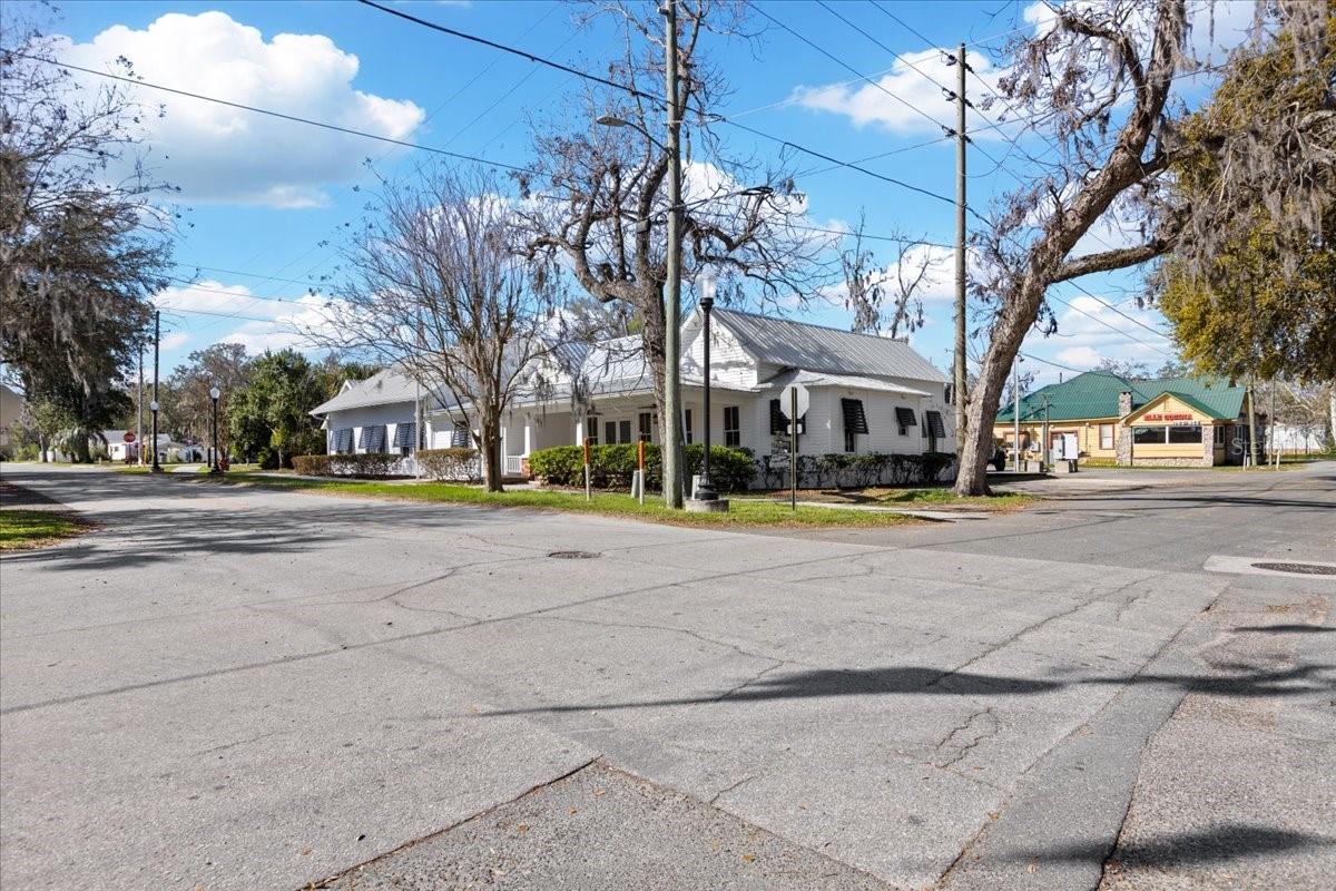 Listing photo id 1 for 115 1st Street