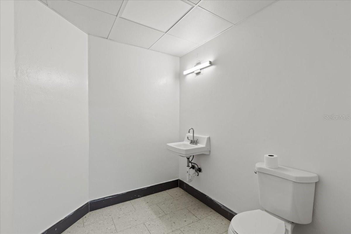 Listing photo id 30 for 115 1st Street