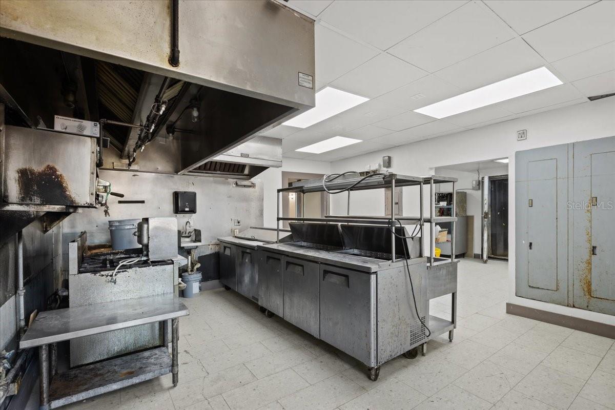 Listing photo id 33 for 115 1st Street