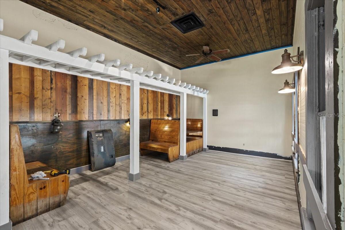 Listing photo id 37 for 115 1st Street