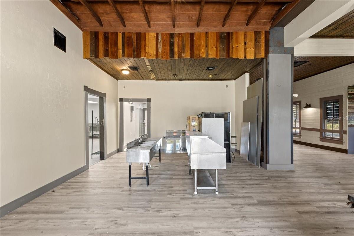 Listing photo id 40 for 115 1st Street