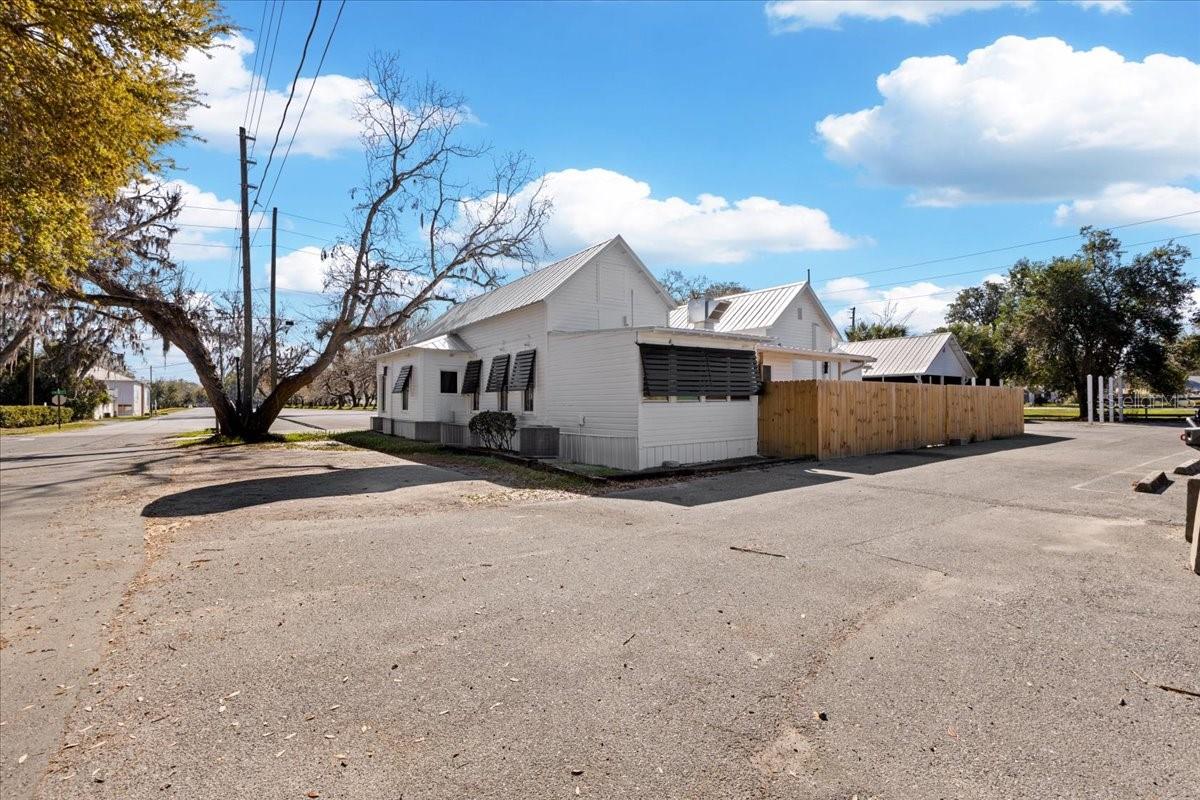 Listing photo id 45 for 115 1st Street