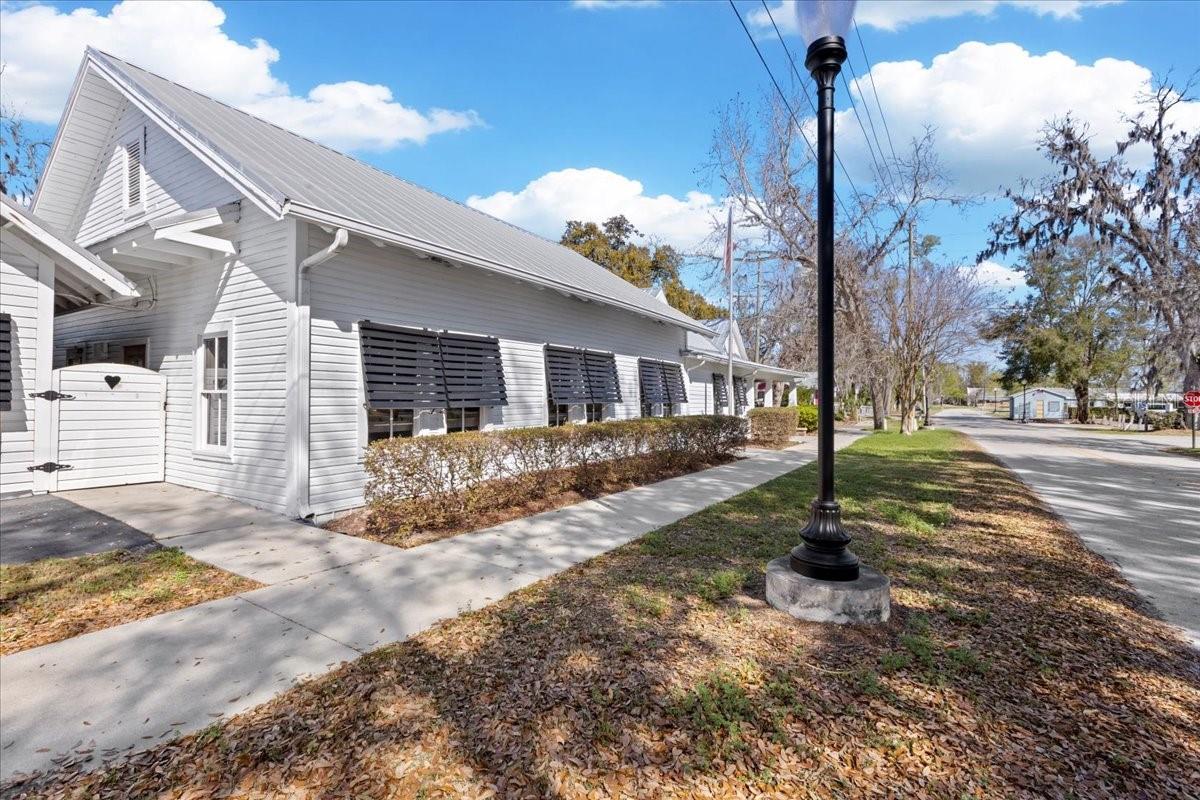 Listing photo id 3 for 115 1st Street