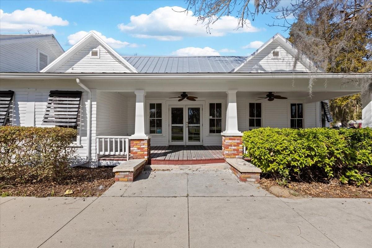 Listing photo id 7 for 115 1st Street