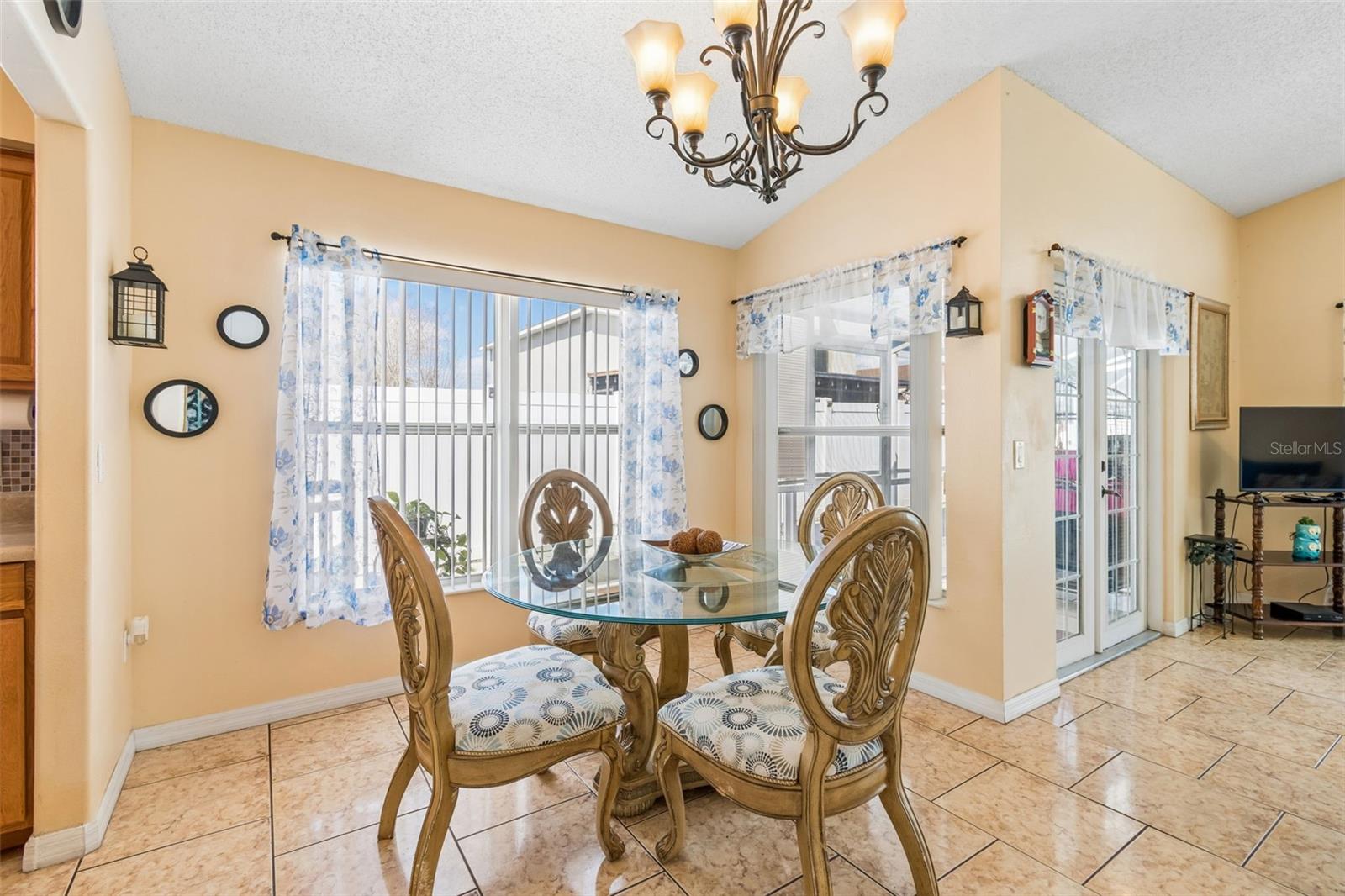 Image 10 of 54 For 2610 Walden Court