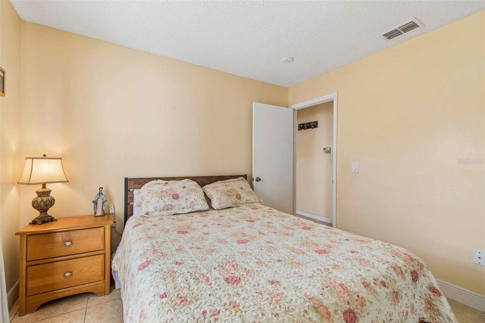 Image 23 of 54 For 2610 Walden Court