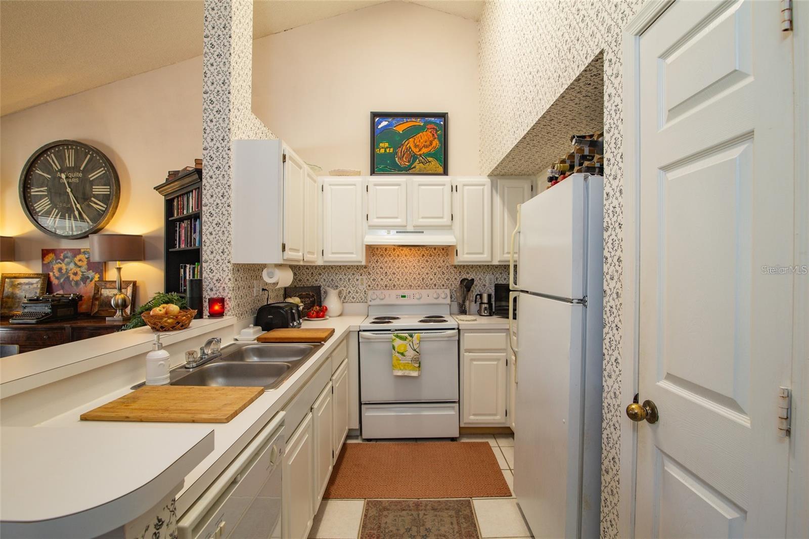 Image 5 of 15 For 10000 52nd Avenue 104