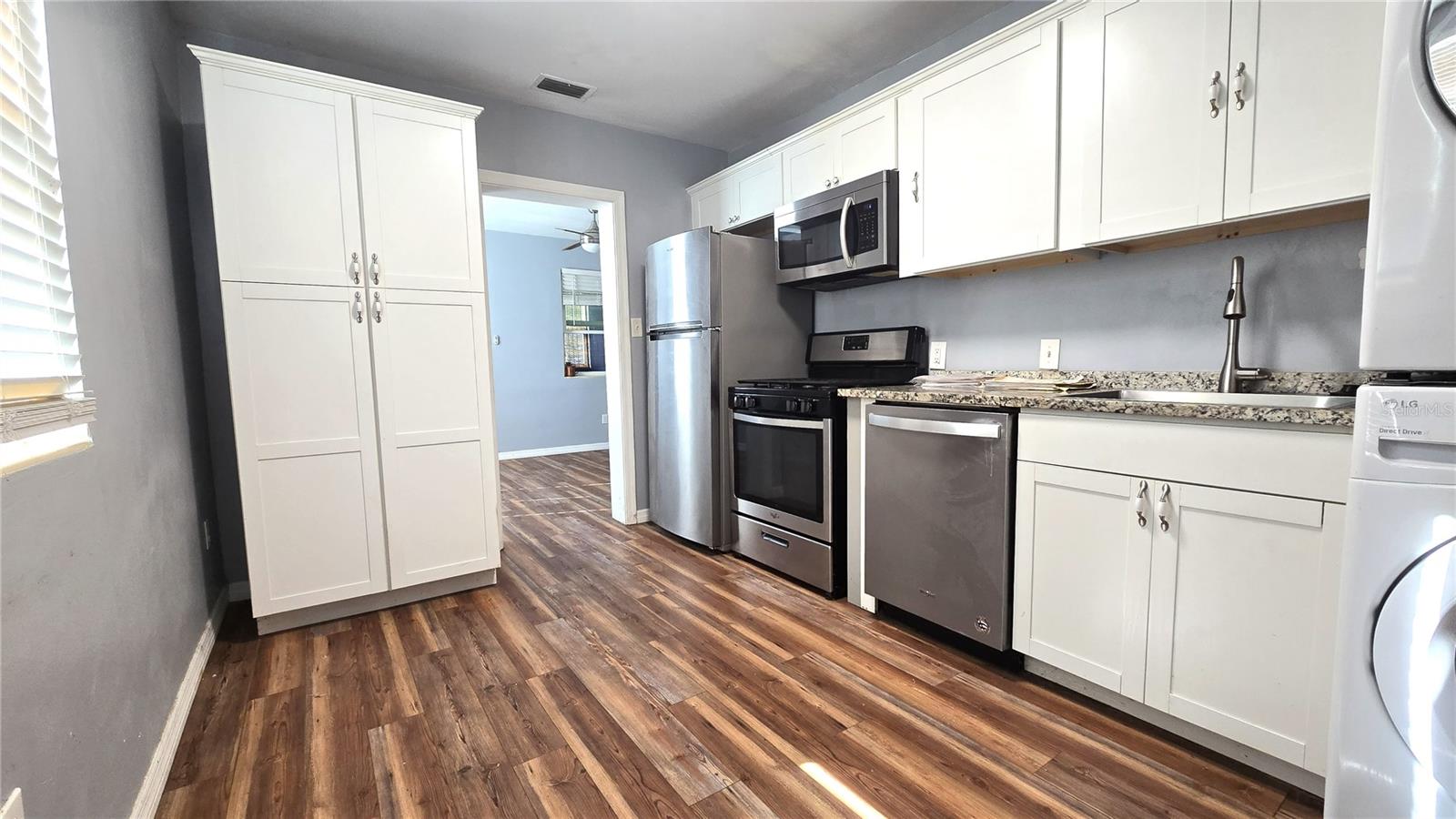 Image 17 of 23 For 1131 10th Avenue