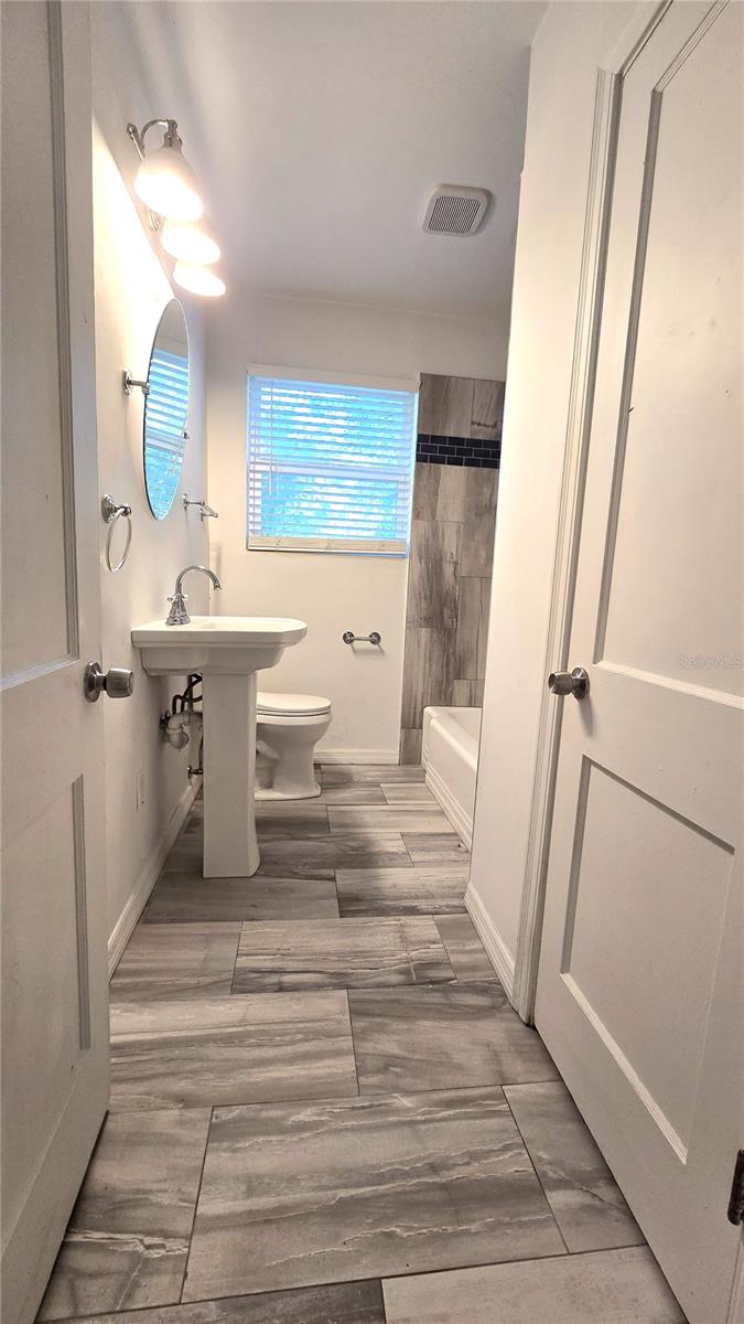 Image 18 of 23 For 1131 10th Avenue