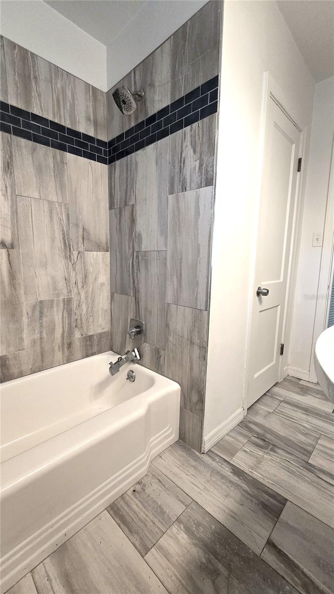 Image 19 of 23 For 1131 10th Avenue