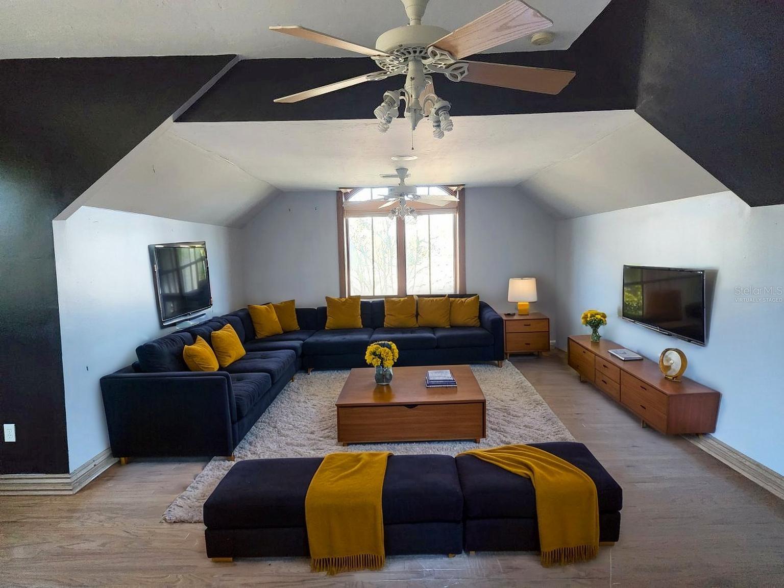 Image 16 of 41 For 13195 93rd Lane