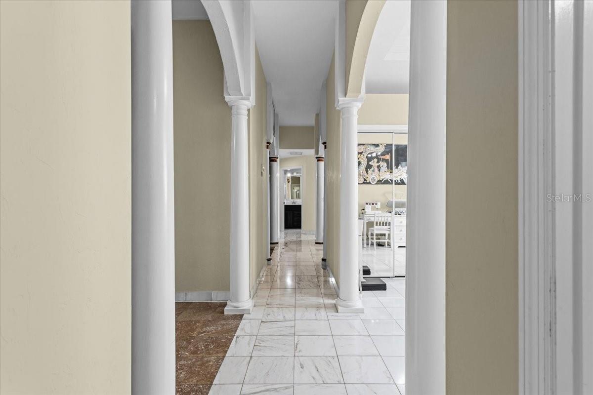 Listing photo id 12 for 196 Clubview Circle