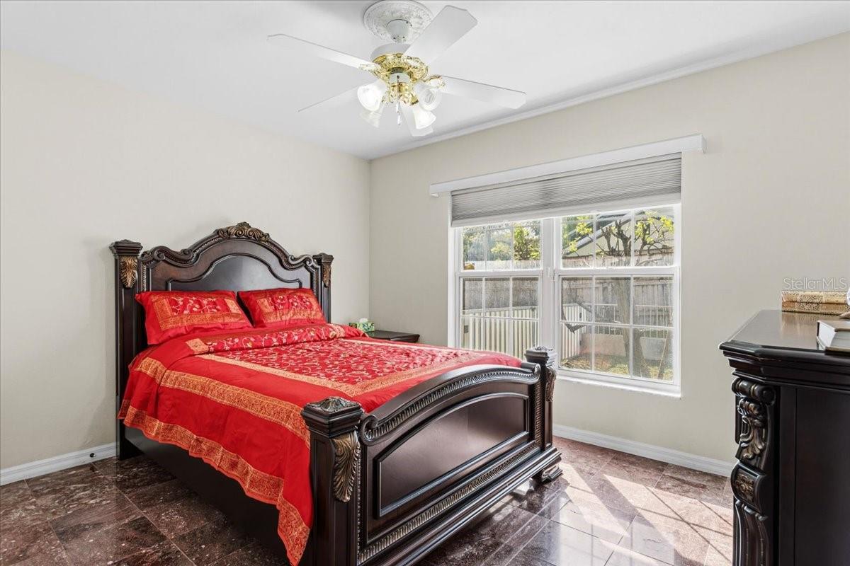 Listing photo id 17 for 196 Clubview Circle