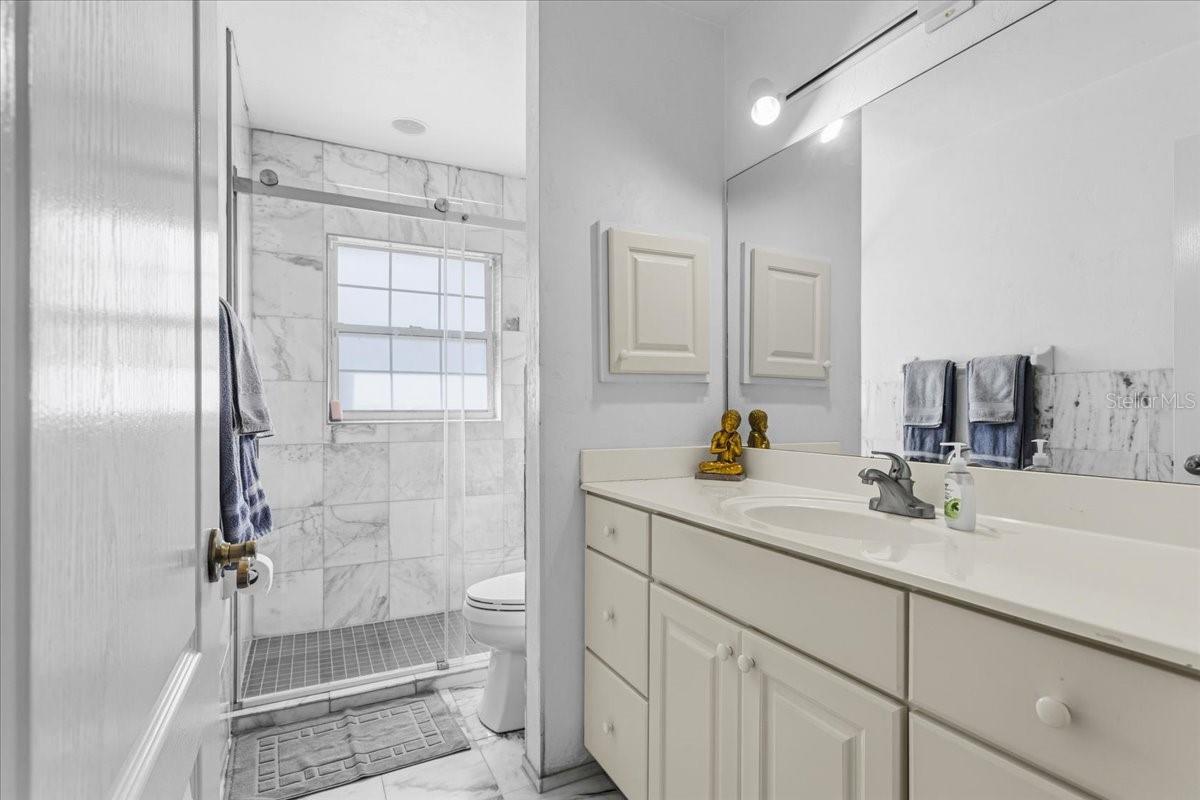 Listing photo id 18 for 196 Clubview Circle