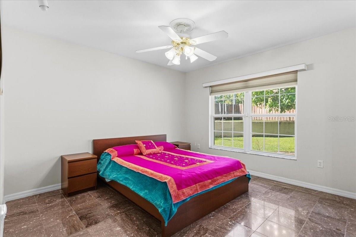 Listing photo id 19 for 196 Clubview Circle