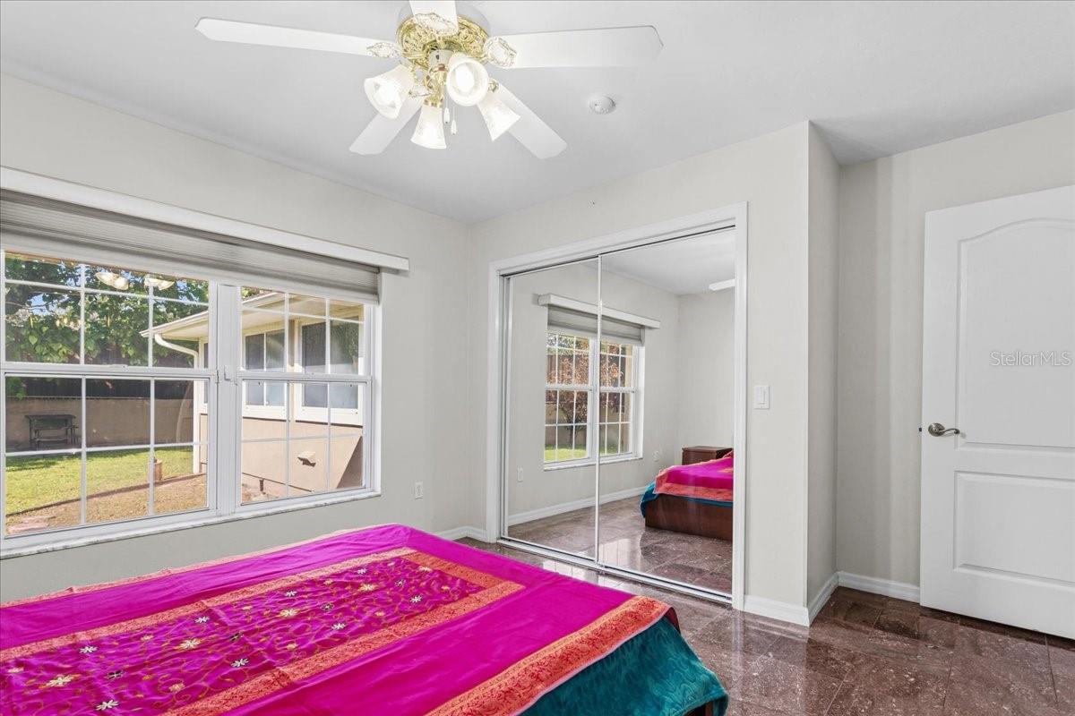 Listing photo id 20 for 196 Clubview Circle